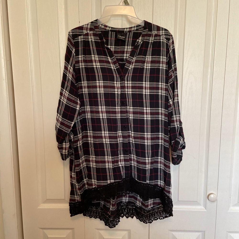 Wallpapher Plaid Tunic Top